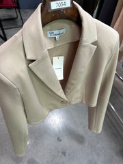 Stretch Cropped blazer with button