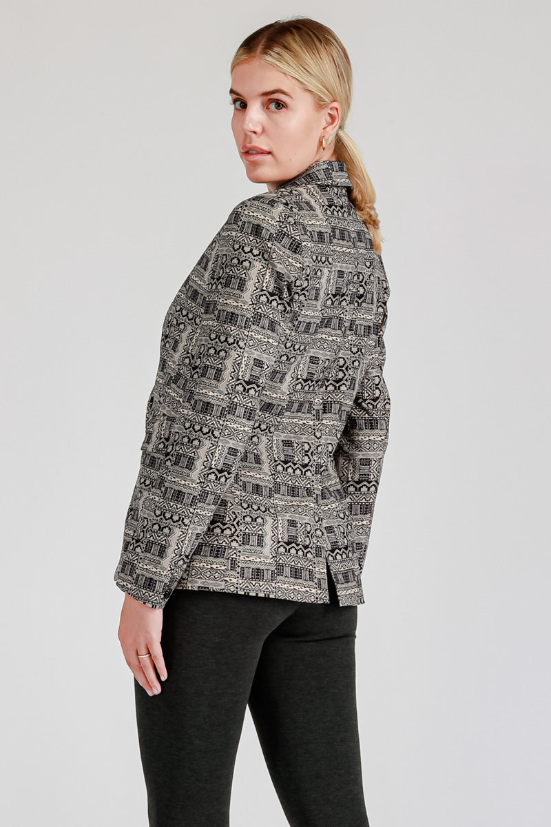 PRINTED CASUAL DOUBEL JACKET WITH BUTTON CLOSURE AND FLAP POCKET